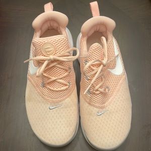Girls Pink Nike Presto